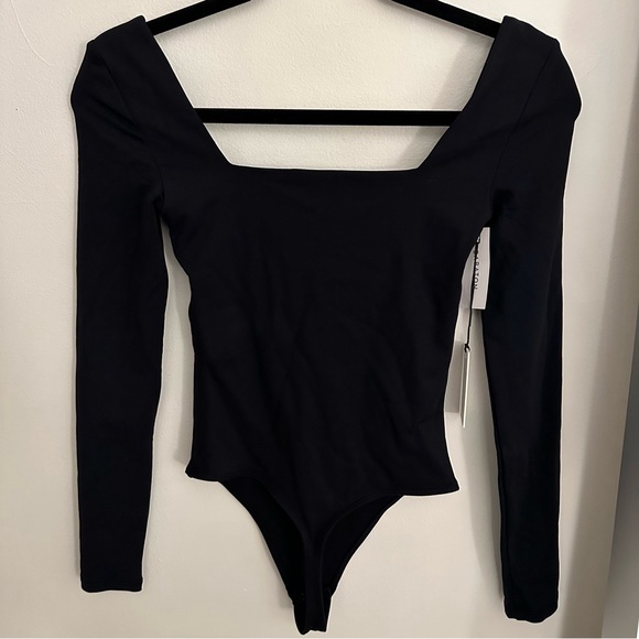 ARITZIA- Contour Squareneck Longsleeve Bodysuit - Picture 3 of 3